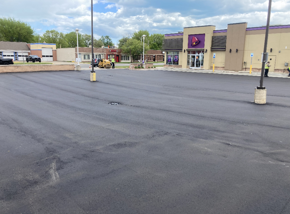 Call 317-549-1833 For Professional Pavement Sealcoating & Repair in Indianapolis