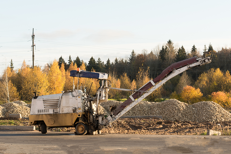 Asphalt Cold Planing vs Milling